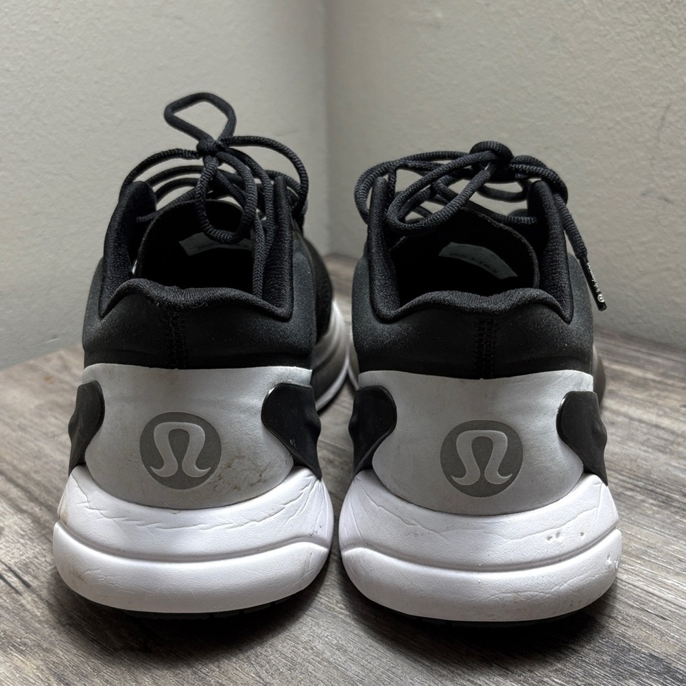 Lululemon Size Men’s 11 Black and White Athletic Sneakers Excellent Condition - Picture 4 of 12
